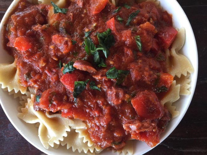Meatless Monday – Bow Tie Pasta with Red Pepper Sauce