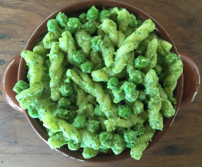 Meatless Monday – Avocado Pesto with Peas & Gemelli Pasta